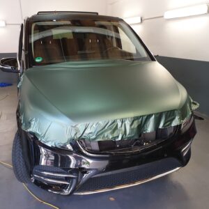 09_VKlasse_Haube liegt an