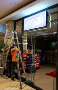 Suesswarenoutlet-Leuchtkasten-Koeln